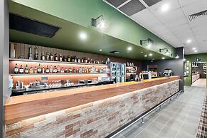 Morayfield Tavern & Motel