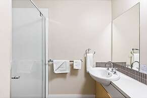 Morayfield Tavern & Motel