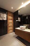 5ive Beach House Hotel