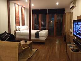 5ive Beach House Hotel