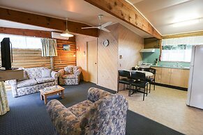 Lazy Acre Log Cabins