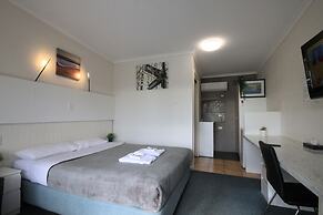 Pelicans Motel San Remo