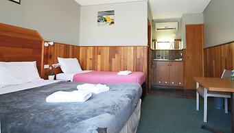 Pelicans Motel San Remo