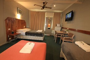 Pelicans Motel San Remo