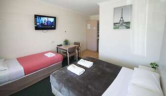 Pelicans Motel San Remo