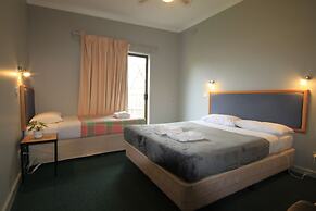 Pelicans Motel San Remo