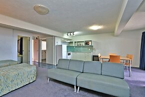 Edgewater Motor Lodge