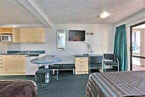 Edgewater Motor Lodge