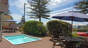 Edgewater Motor Lodge