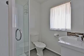 Edgewater Motor Lodge