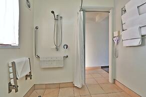 Edgewater Motor Lodge