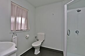 Edgewater Motor Lodge