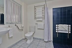 Edgewater Motor Lodge