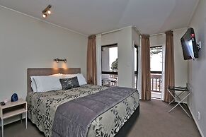 Edgewater Motor Lodge