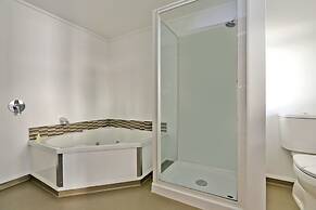 Edgewater Motor Lodge