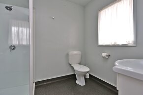 Edgewater Motor Lodge