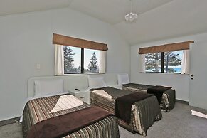 Edgewater Motor Lodge