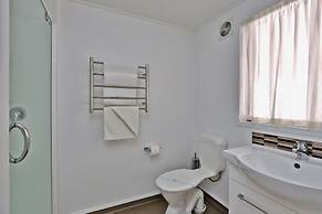 Edgewater Motor Lodge