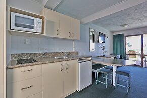 Edgewater Motor Lodge