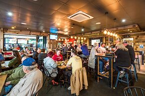 National Hotel Complex and Bendigo Central Apartments