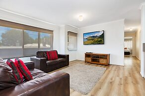 National Hotel Complex and Bendigo Central Apartments