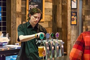 National Hotel Complex and Bendigo Central Apartments