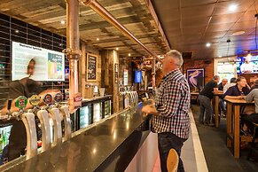 National Hotel Complex and Bendigo Central Apartments