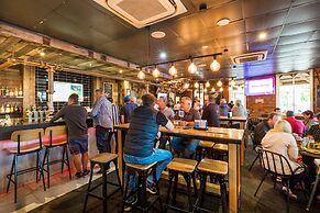 National Hotel Complex and Bendigo Central Apartments