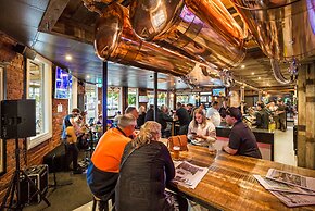 National Hotel Complex and Bendigo Central Apartments