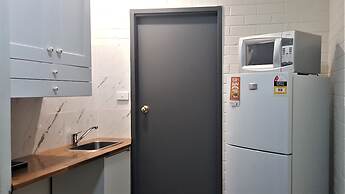 Hibiscus Lakeside Motel