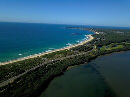 Hibiscus Lakeside Motel