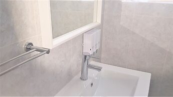 Hibiscus Lakeside Motel