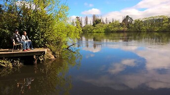 The Shingles Riverside Cottages