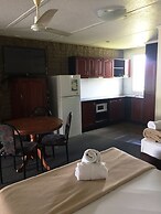 Country Plaza Motor Inn