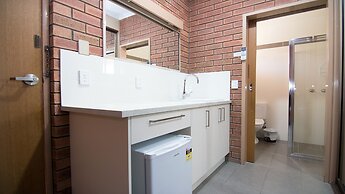 Ashleigh Court Motor Inn