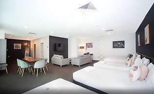 Sfera's Park Suites & Convention Centre