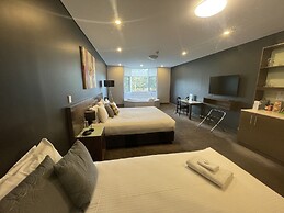 Sfera's Park Suites & Convention Centre