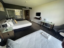 Sfera's Park Suites & Convention Centre