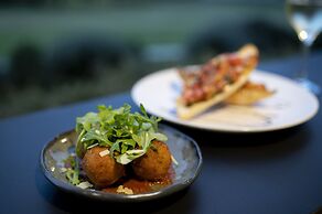 Sfera's Park Suites & Convention Centre