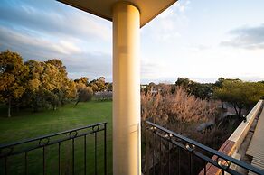 Sfera's Park Suites & Convention Centre