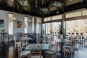 Sfera's Park Suites & Convention Centre