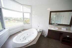 Sfera's Park Suites & Convention Centre