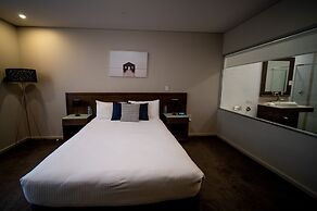 Sfera's Park Suites & Convention Centre