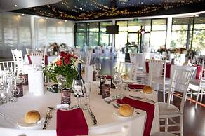 Sfera's Park Suites & Convention Centre