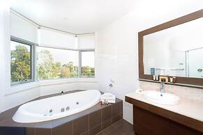 Sfera's Park Suites & Convention Centre