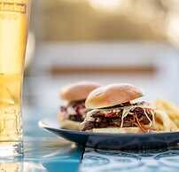 Sfera's Park Suites & Convention Centre