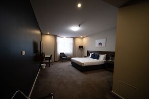 Sfera's Park Suites & Convention Centre