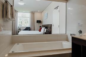 Sfera's Park Suites & Convention Centre