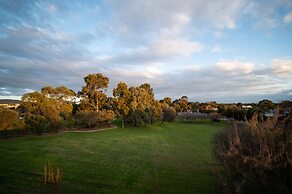 Sfera's Park Suites & Convention Centre