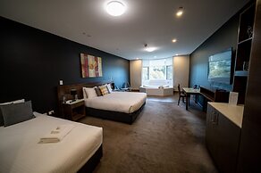 Sfera's Park Suites & Convention Centre